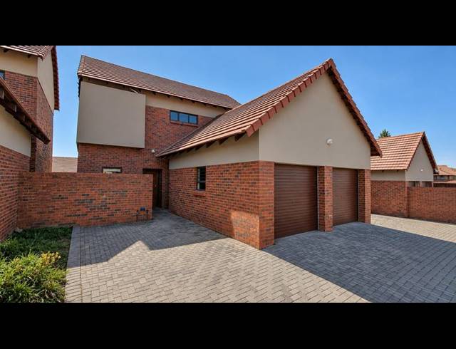3 BEDROOM TOWNHOUSE FOR SALE IN WILD OLIVE ESTATE